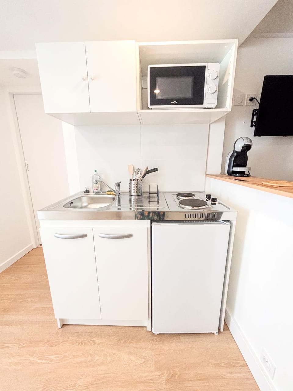 Kitchen or kitchenette, stove