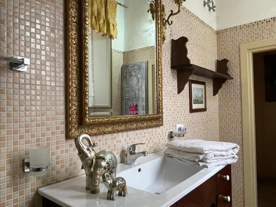 Bathroom, towels