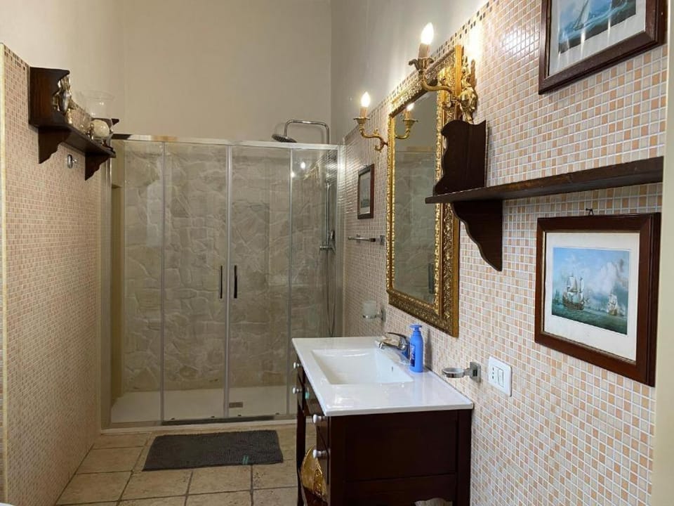 Shower, Bathroom, towels