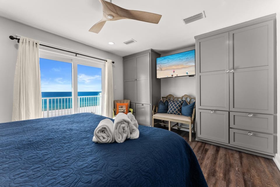 Bed, TV and multimedia, Balcony/Terrace, Bedroom