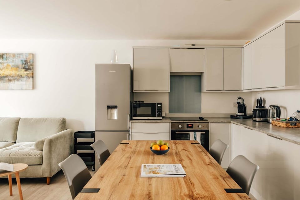 Kensington Gardens 2 bedroom flat with a balcony House in City of Westminster