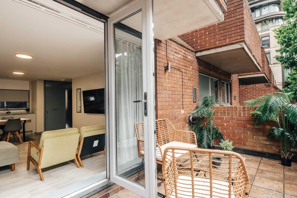 Kensington Gardens 2 bedroom flat with a balcony House in City of Westminster