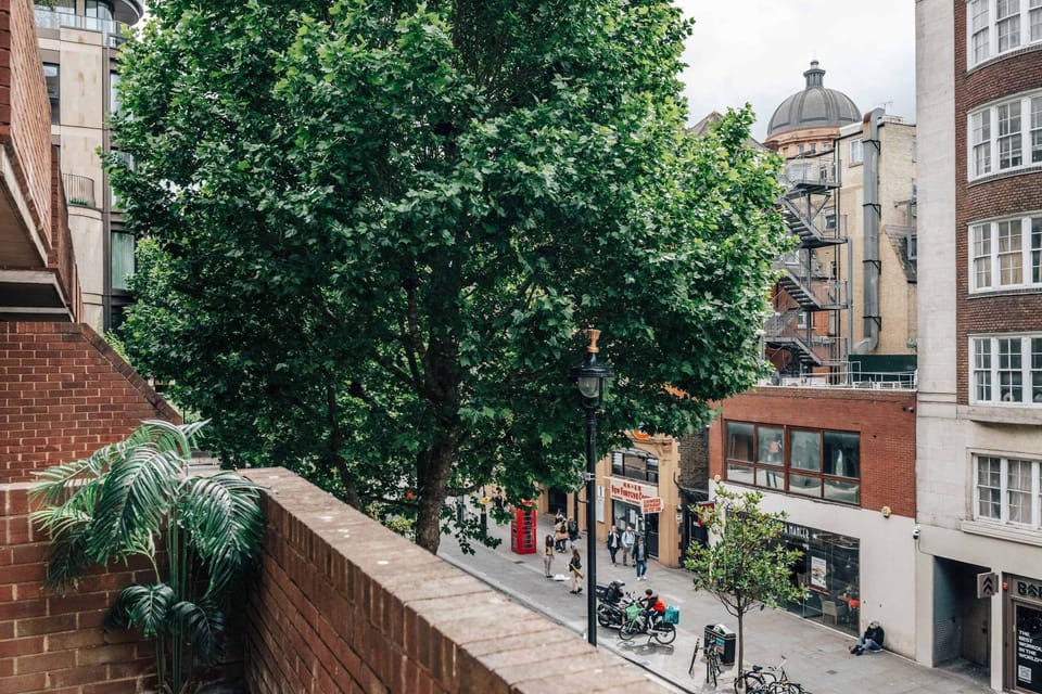 Kensington Gardens 2 bedroom flat with a balcony House in City of Westminster