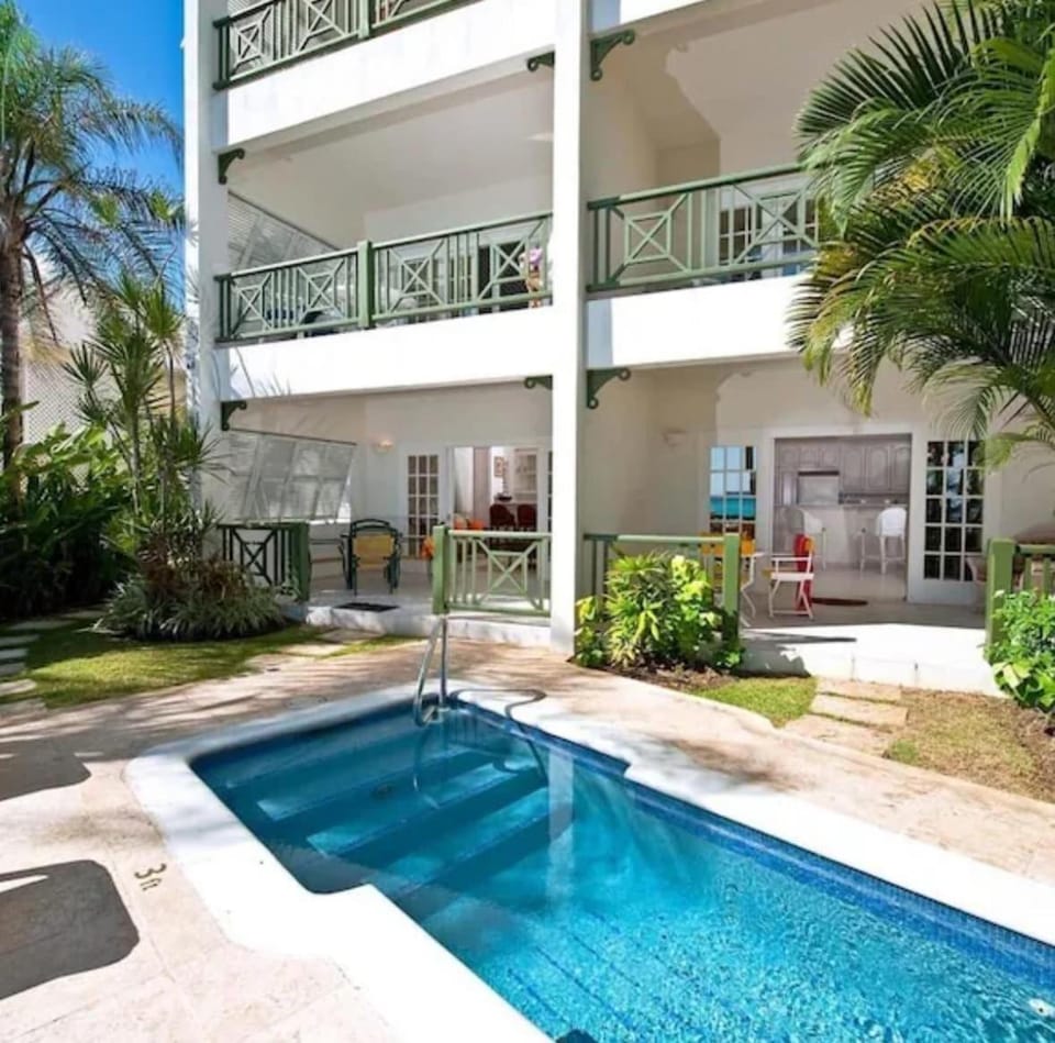 Property building, Pool view