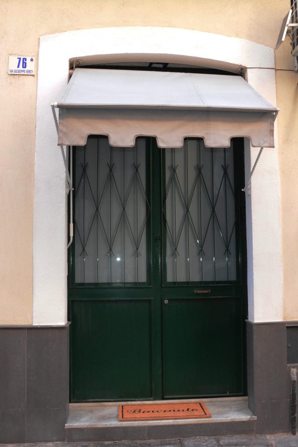 Facade/entrance, Day