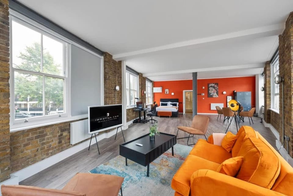 New & Spacious Studio in Old St House in London Borough of Islington