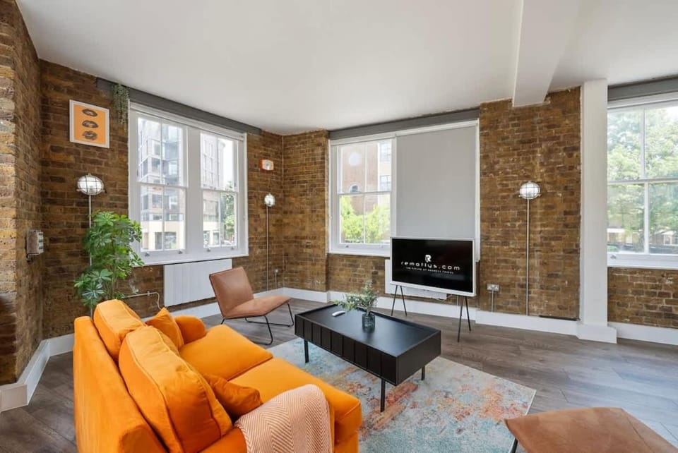 New & Spacious Studio in Old St House in London Borough of Islington