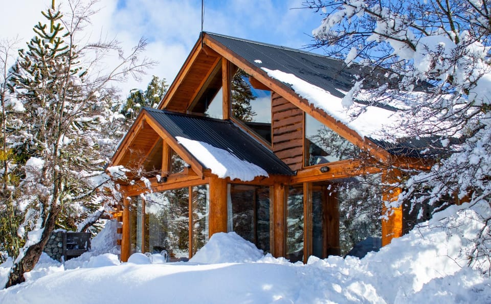 Property building, Facade/entrance, Winter