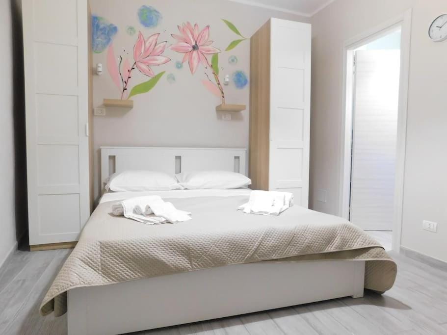 Bed, Photo of the whole room, Bedroom, towels, wardrobe