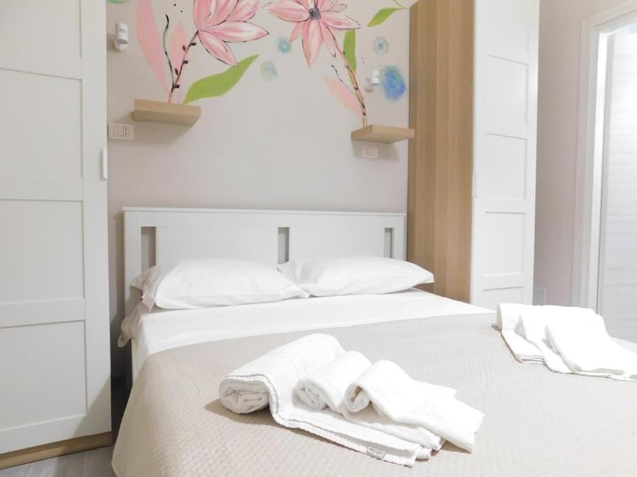 Bed, Photo of the whole room, Bedroom, towels, wardrobe