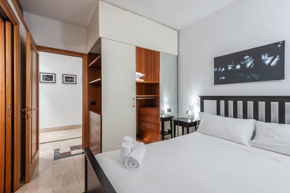 Bed, TV and multimedia, Photo of the whole room, Bedroom, wardrobe