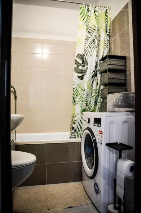 Bathroom, Bath, washing machine