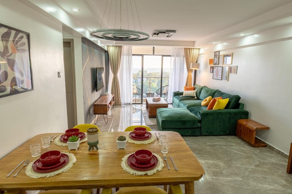 View (from property/room), Living room, Dining area, City view