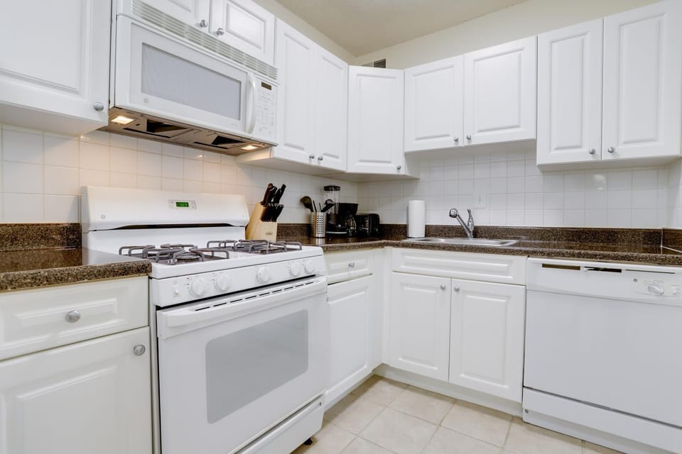 Kitchen or kitchenette, kitchen