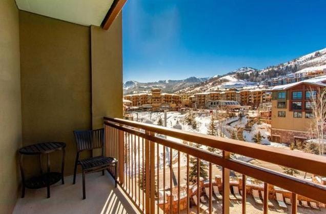 Grand Summit Hotel, Ski In Out, Pool, Hot Tub, Gym, Perfect Location! House in Wasatch County