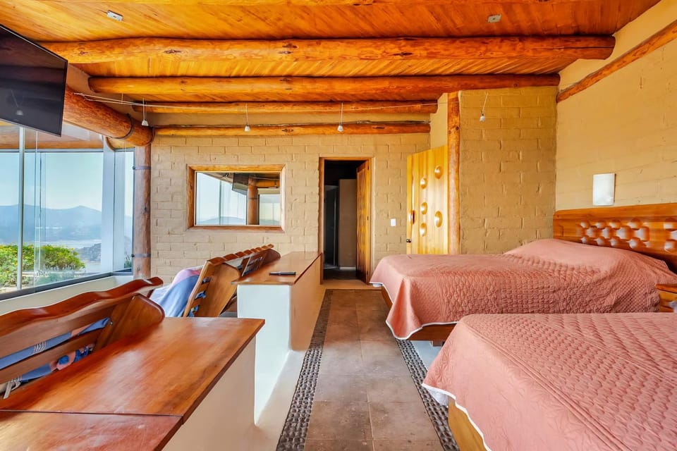 Bed, TV and multimedia, Living room, Photo of the whole room, Seating area, Bedroom