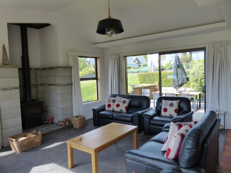 acomo at Clutha - stunning views, pool & gym access House in Wanaka