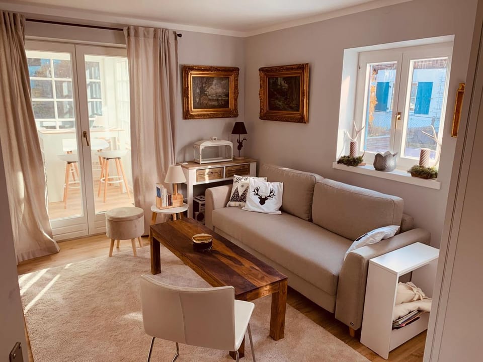 Living room, Photo of the whole room, Seating area, Bedroom
