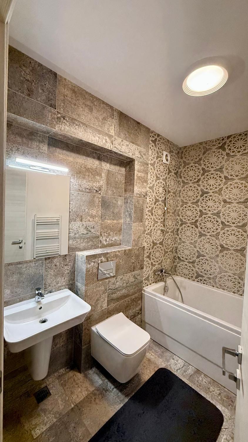SkyView Craiova Elegant Apartment with Parking Apartment in Craiova