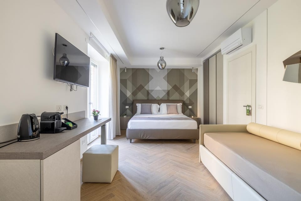 Bed, TV and multimedia, Coffee/tea facilities, City view, soundproof, air conditioner