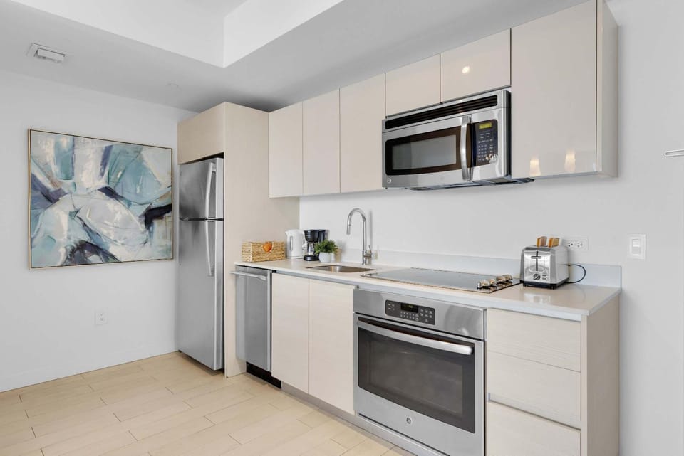 Stylish Apartment 2BD 2BTH Apartment in Hallandale Beach