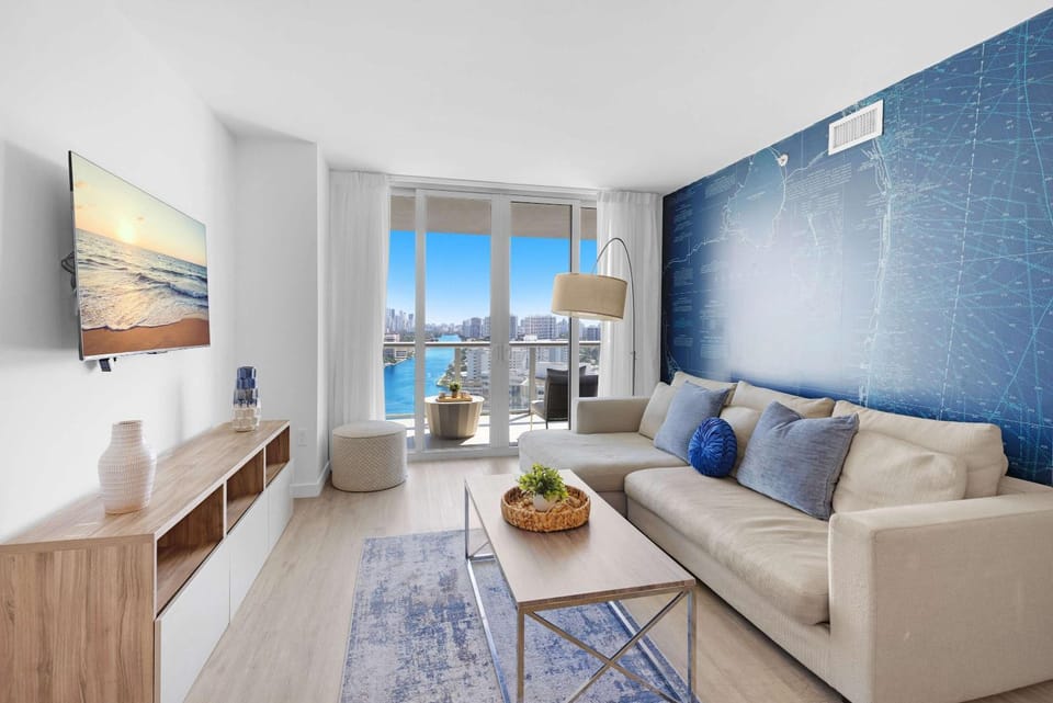 Stylish Apartment 2BD 2BTH Apartment in Hallandale Beach