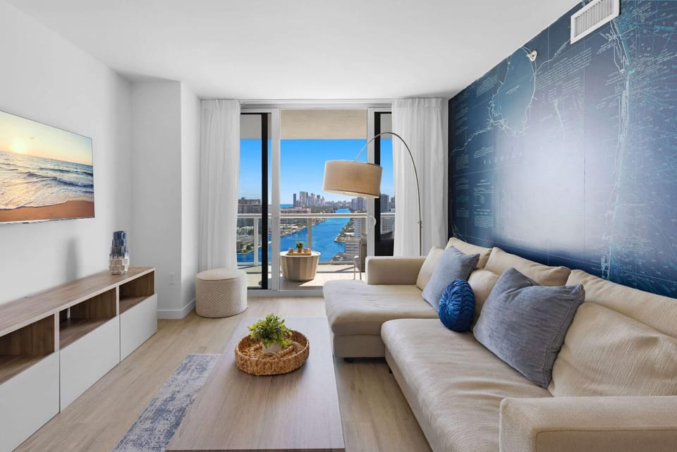 1 BR Apartment Modern Resort Balcony & Gym Apartment in Hallandale Beach