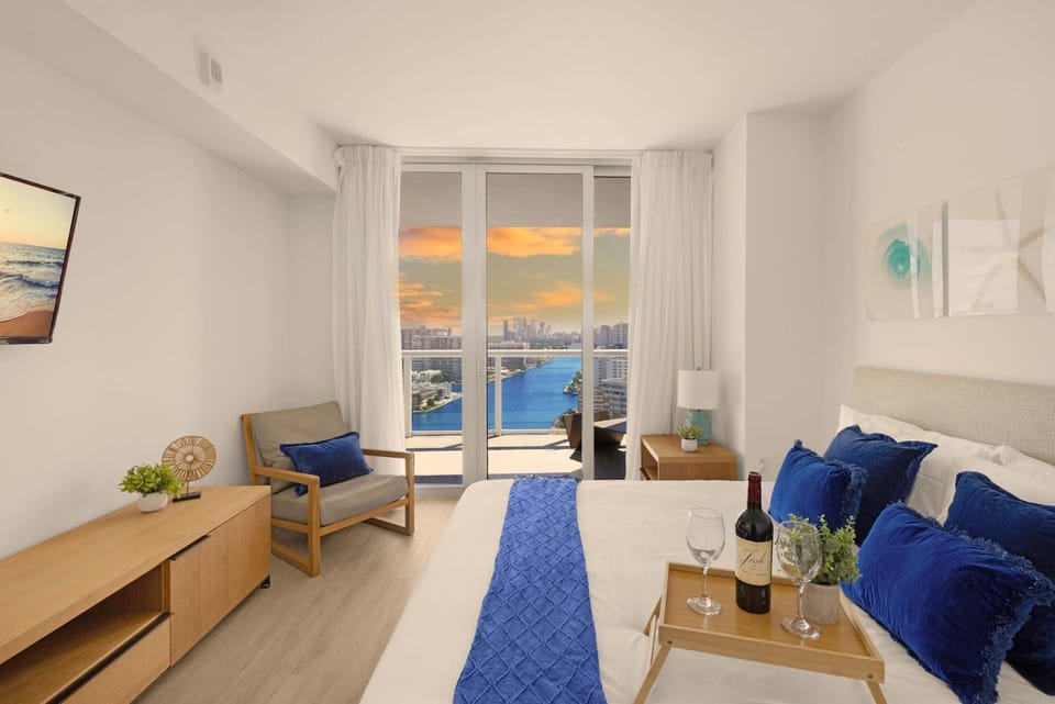 1 BR Apartment Modern Resort Balcony & Gym Apartment in Hallandale Beach