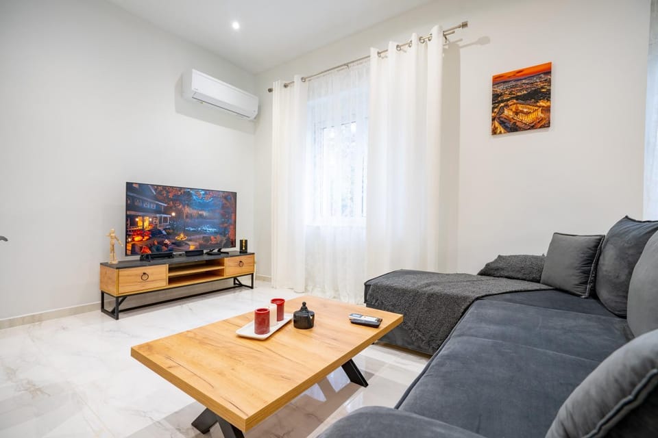 TV and multimedia, Living room, Seating area, air conditioner