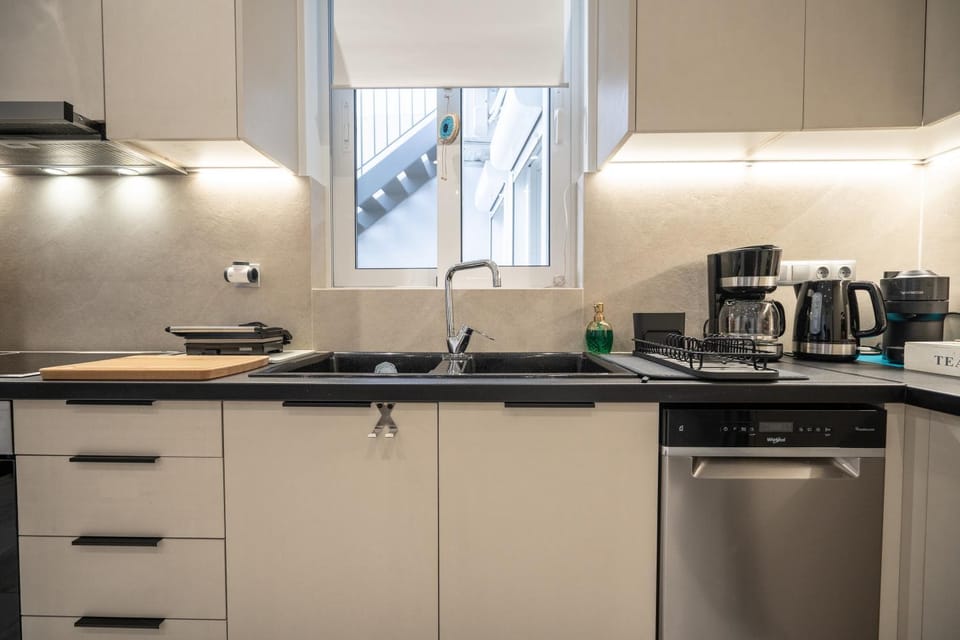 Coffee/tea facilities, Kitchen or kitchenette, dishwasher, oven, toaster