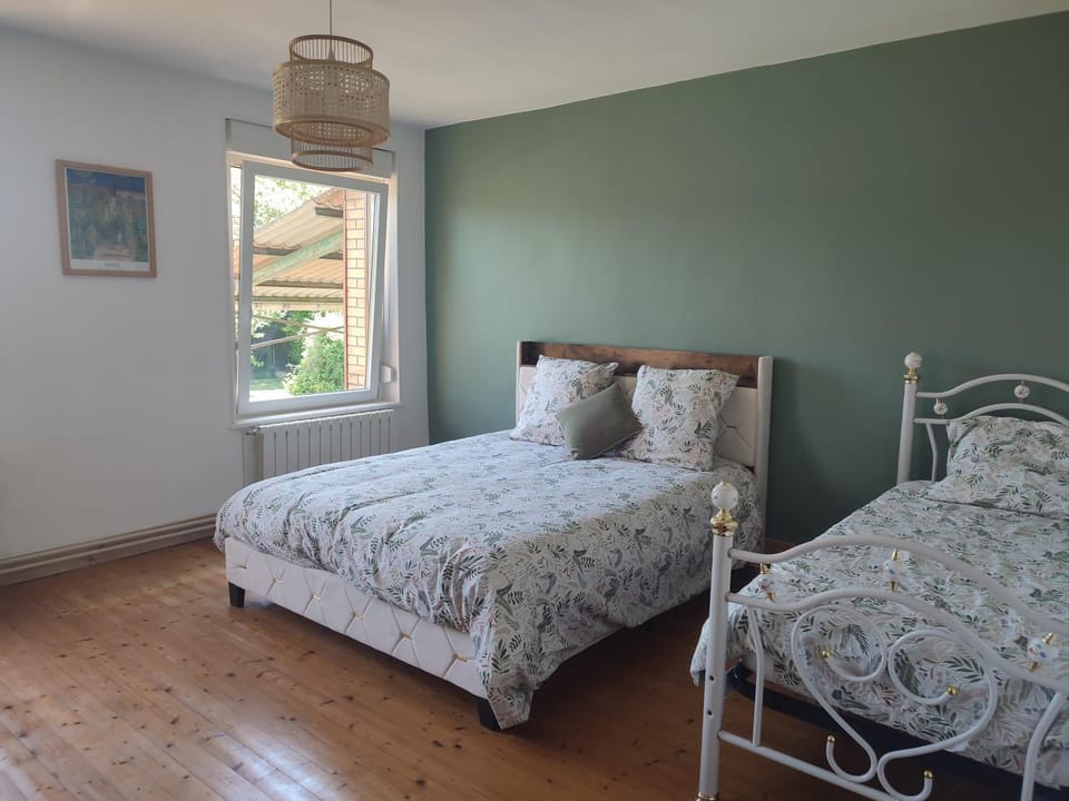 Bed, Photo of the whole room