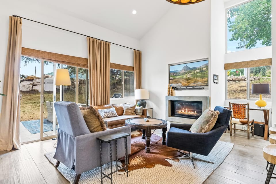Canyons Village walk to Cabriolet Ski Lift, Gourmet Kitchen, Sleeps 7 House in Wasatch County