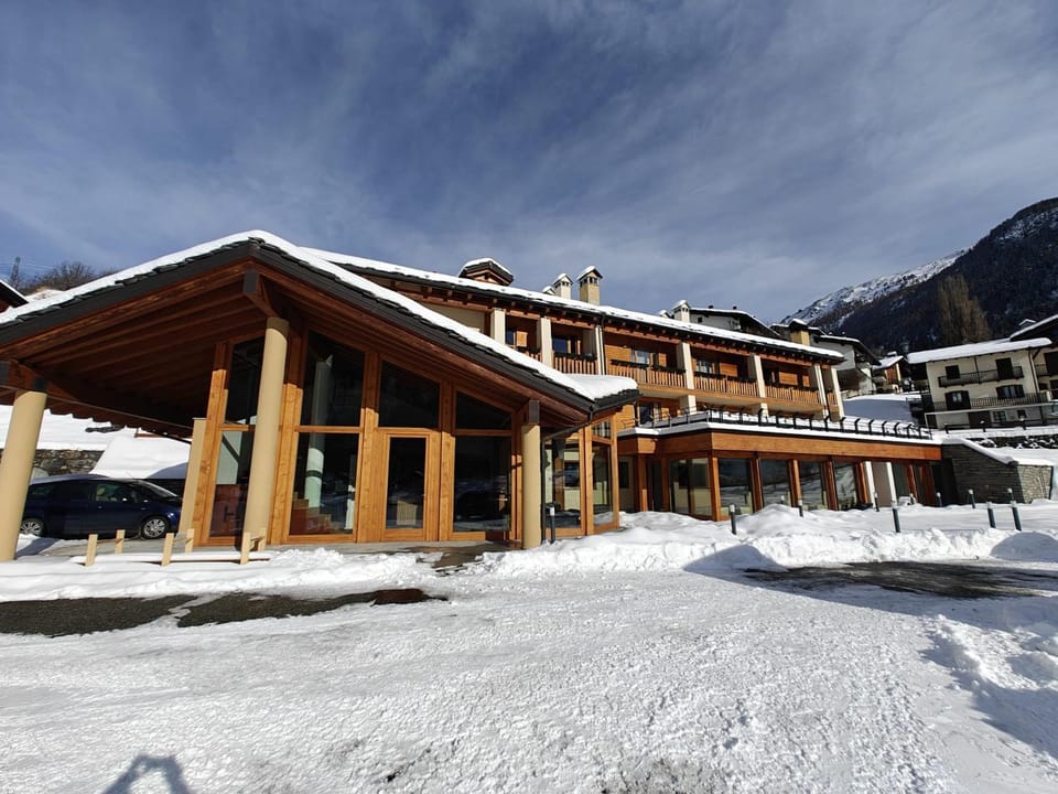 Property building, Day