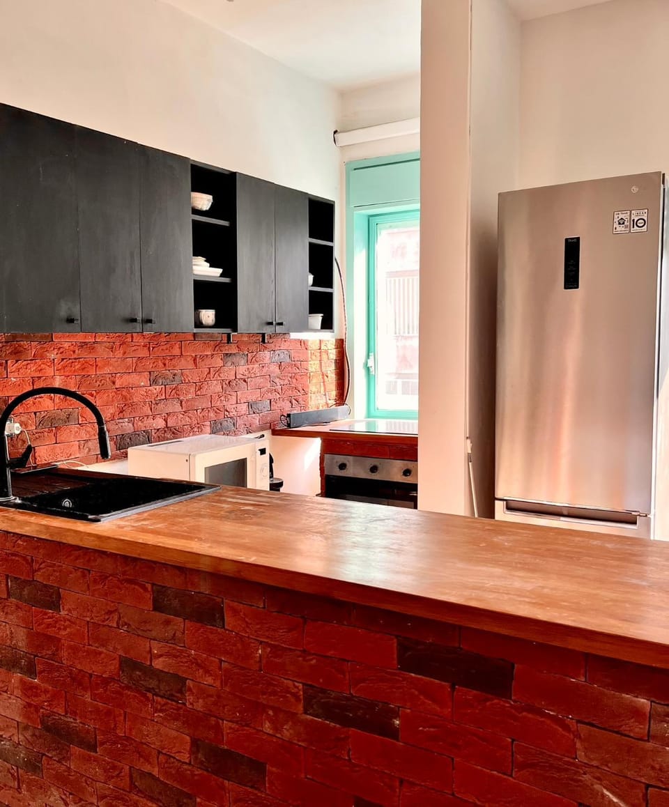 Kitchen or kitchenette, internet, microwave, minibar, oven, stove, kitchen