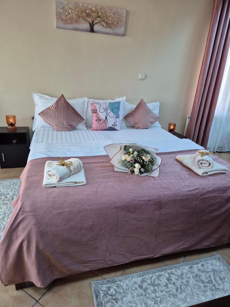 Bed, Bedroom, towels