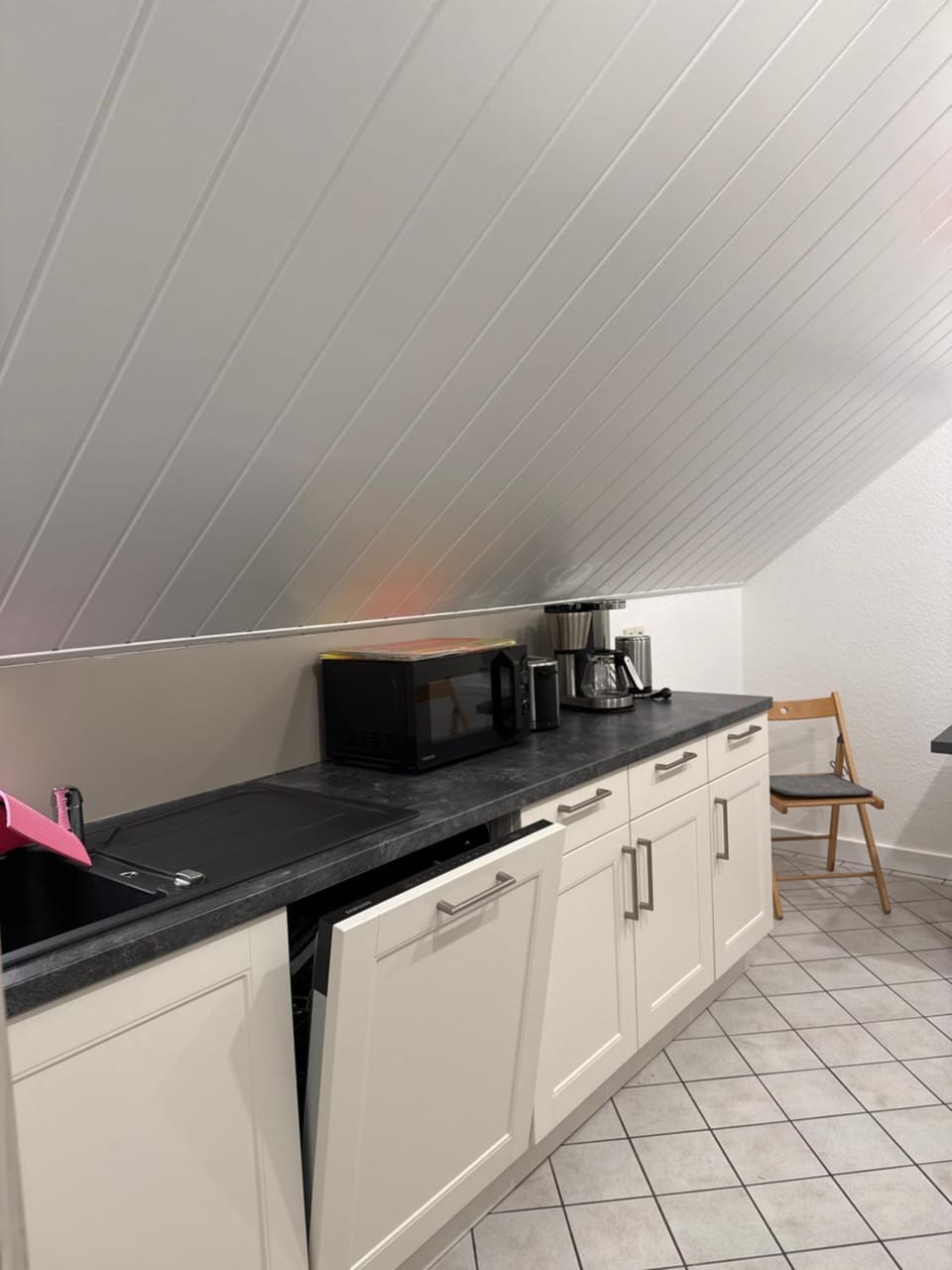 Kitchen or kitchenette, dishwasher