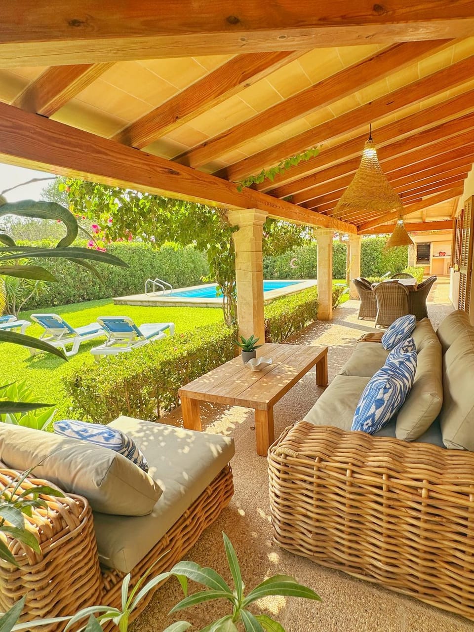 Garden, Seating area, Garden view, Pool view, Swimming pool, sunbed