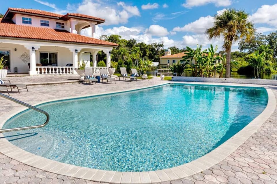 Patio, Day, Pool view, Swimming pool, Swimming pool, sunbed