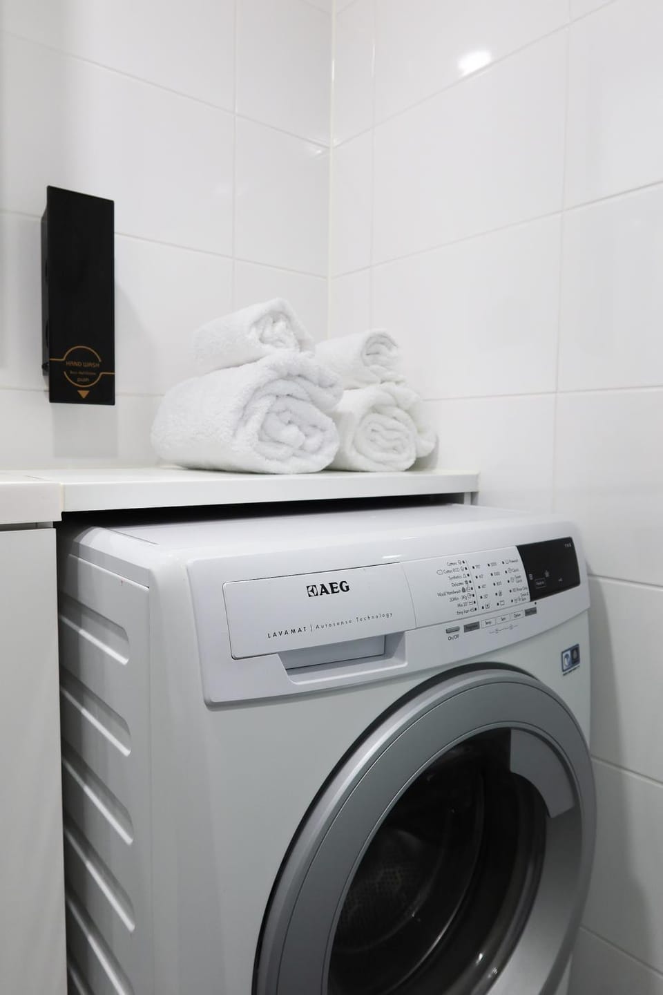 Bathroom, towels, washing machine