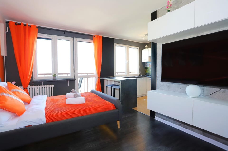 Bed, TV and multimedia, Photo of the whole room, Evening entertainment, Bedroom