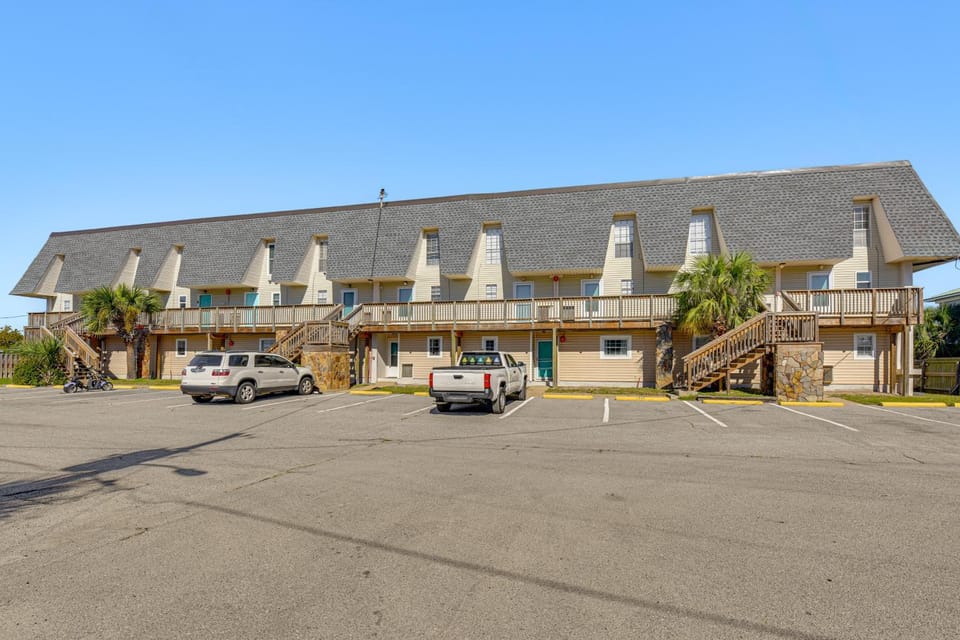 Walk to Okaloosa Island Beach: Coastal Condo! House in Okaloosa Island