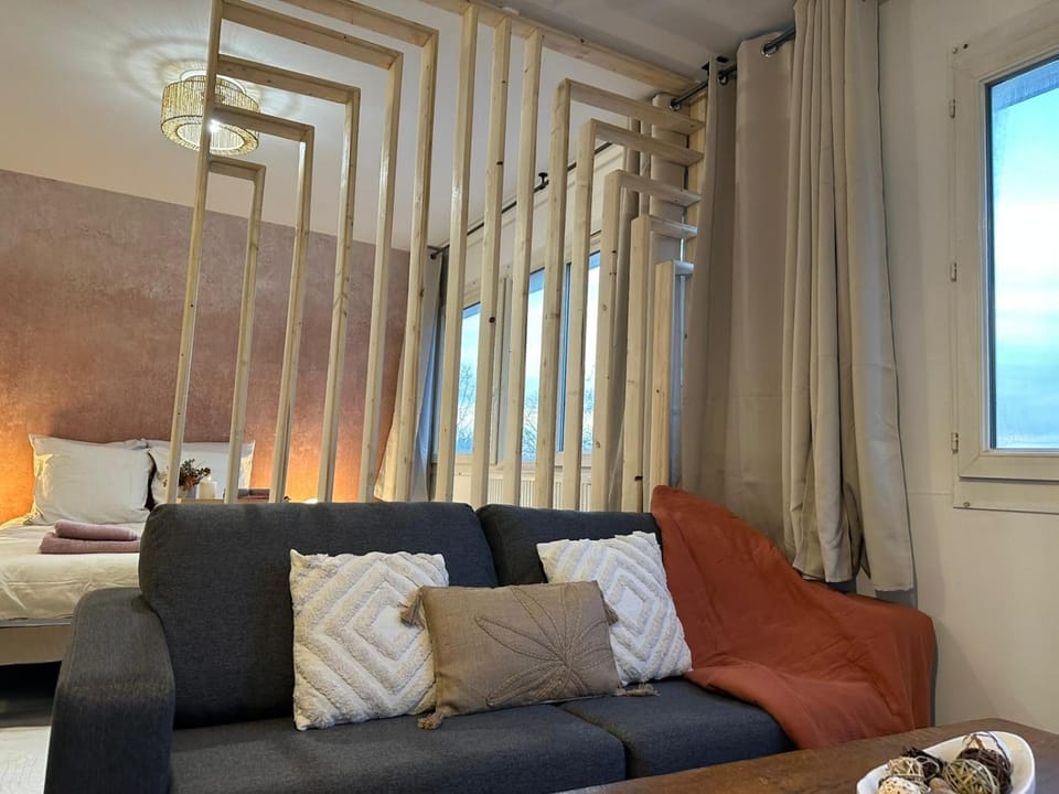 Living room, Seating area