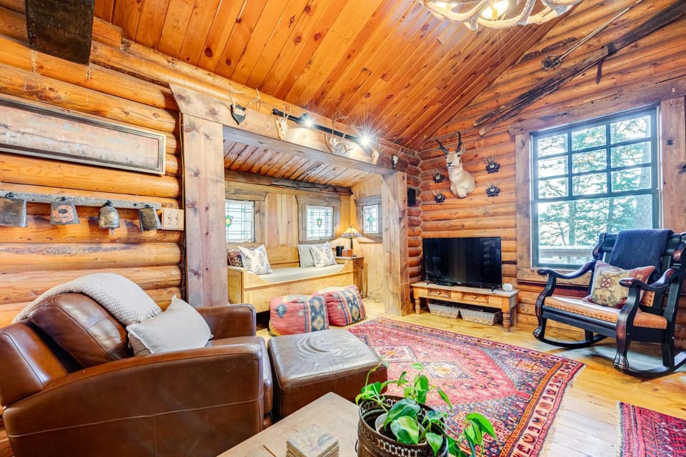 ~ 13 Mi to Main St: Park City Cabin w/ Mtn Views! Cabin in Summit Park