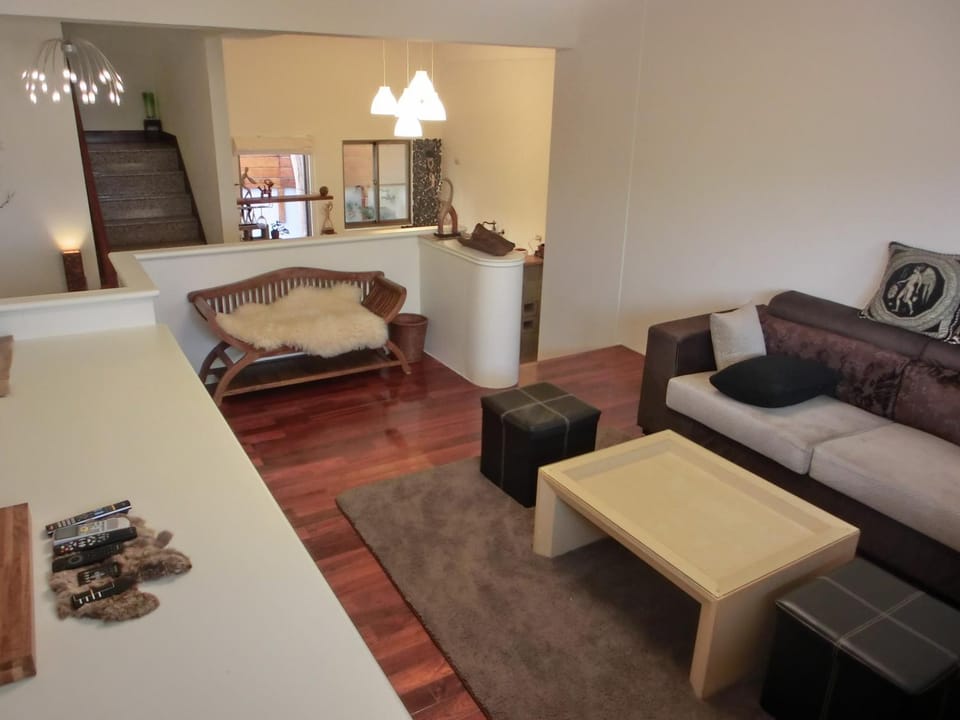 Library, Living room, Lounge or bar, Seating area