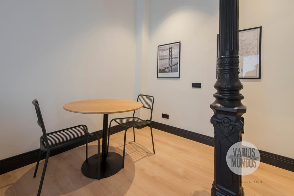 Seating area, Dining area