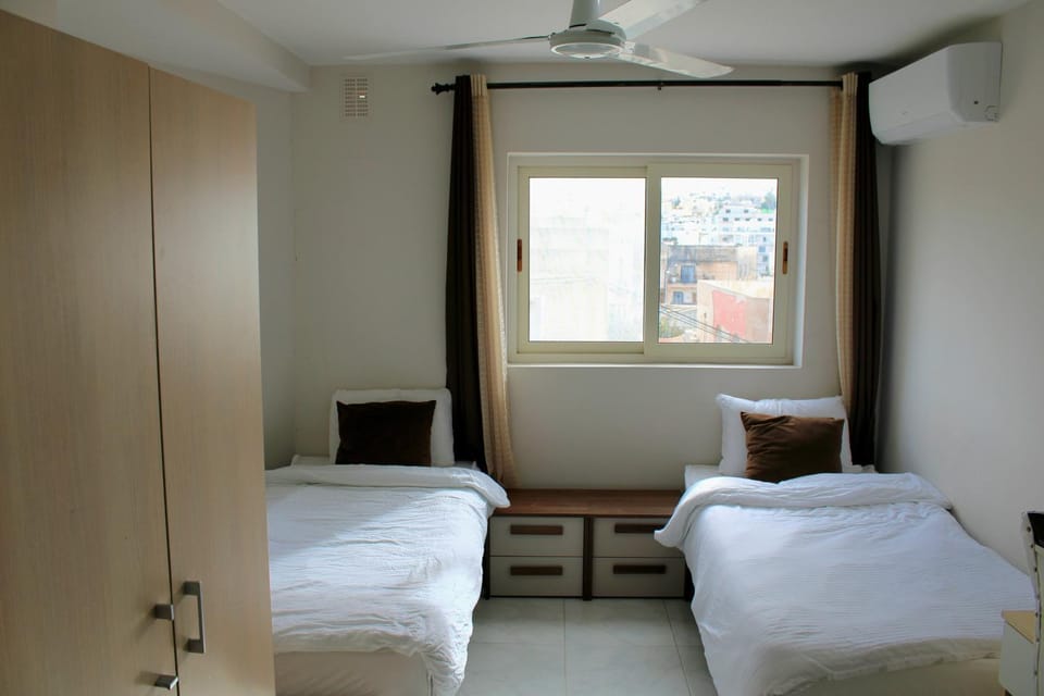 Twin Room with Private Bathroom - Room 1 Bed and Breakfast in Saint Julians