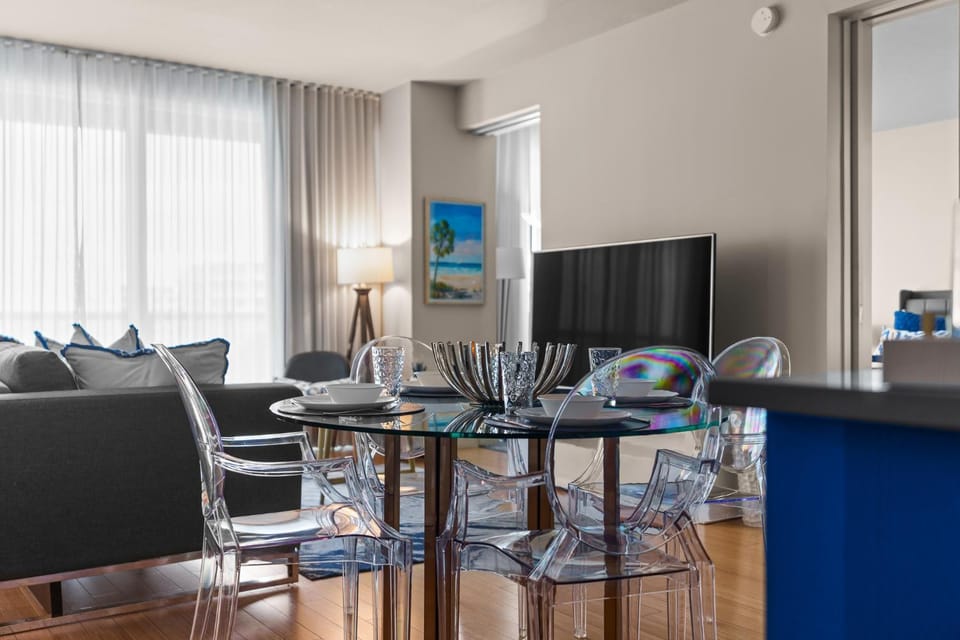 TV and multimedia, Living room, Seating area, Dining area