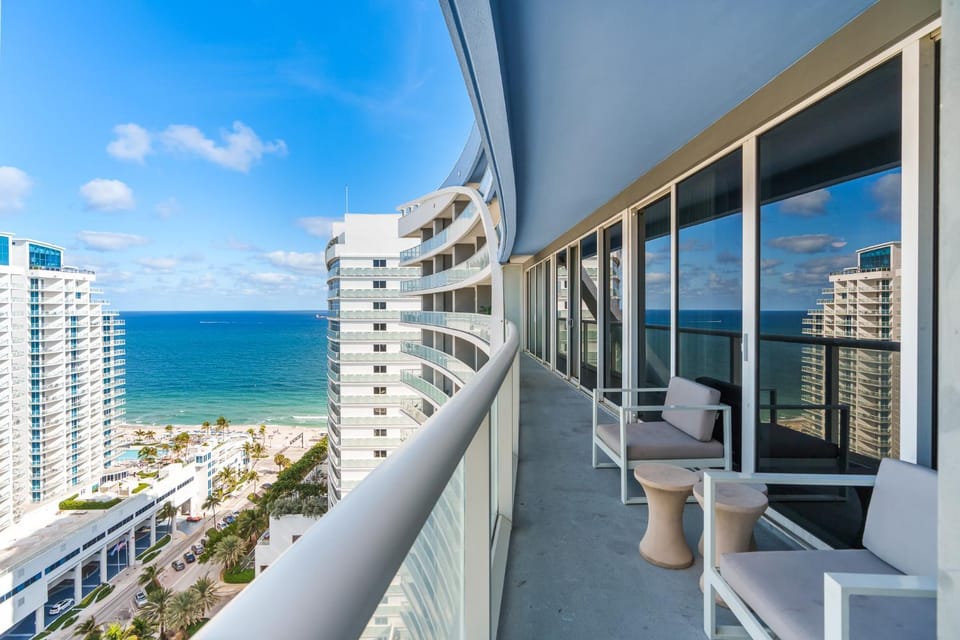 Property building, Natural landscape, View (from property/room), Balcony/Terrace, Sea view