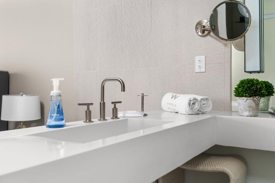Bathroom, towels
