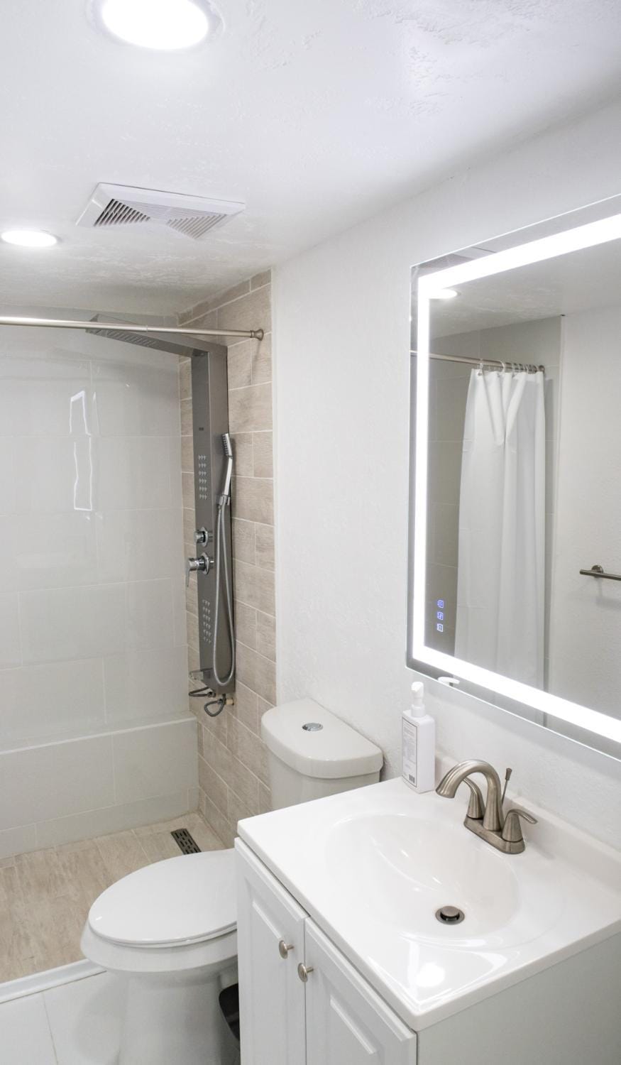 Shower, Toilet, Bathroom, towels